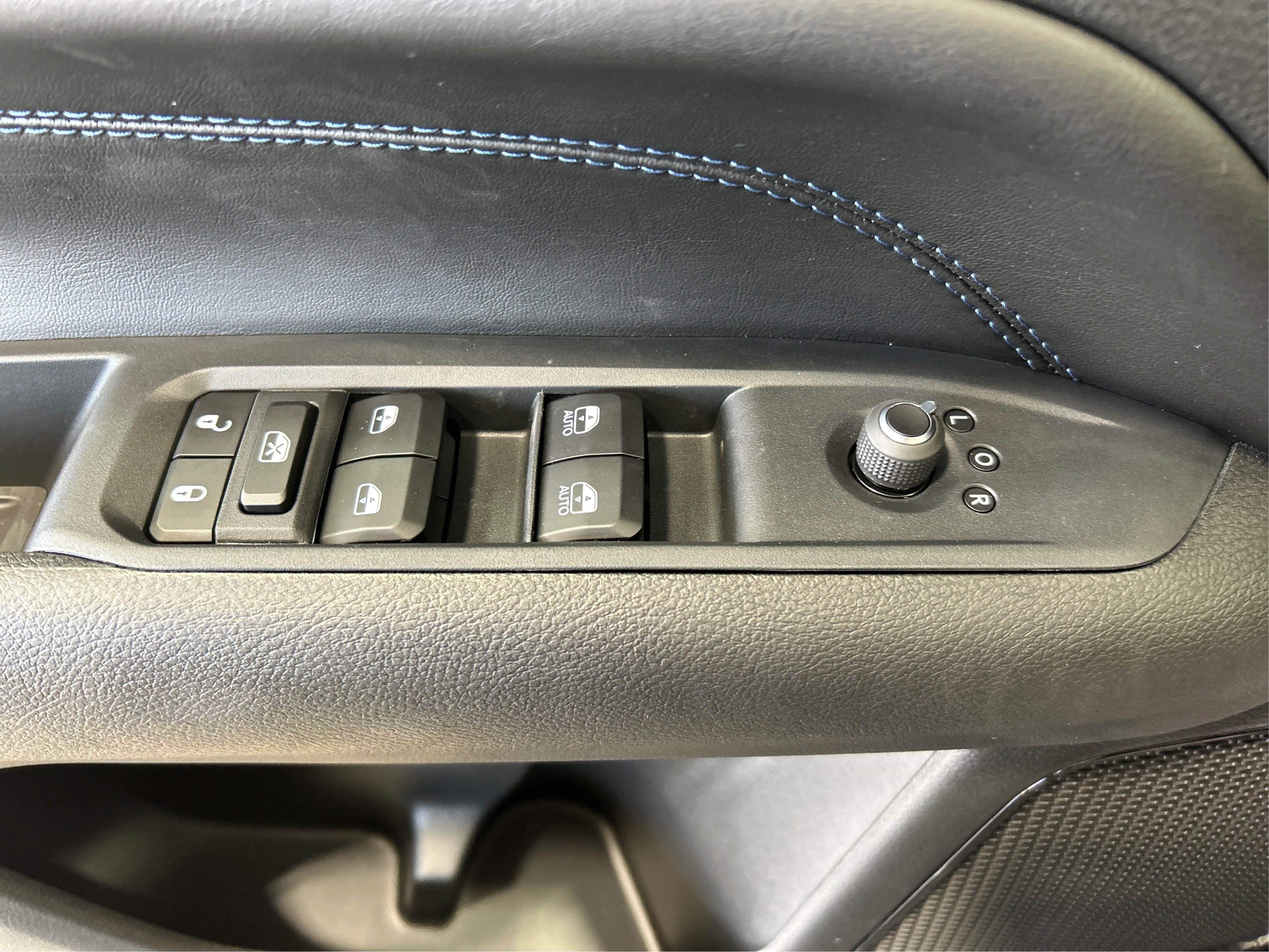New 2026 Fathom Blue Pearl Coat Jeep Latitude image 30