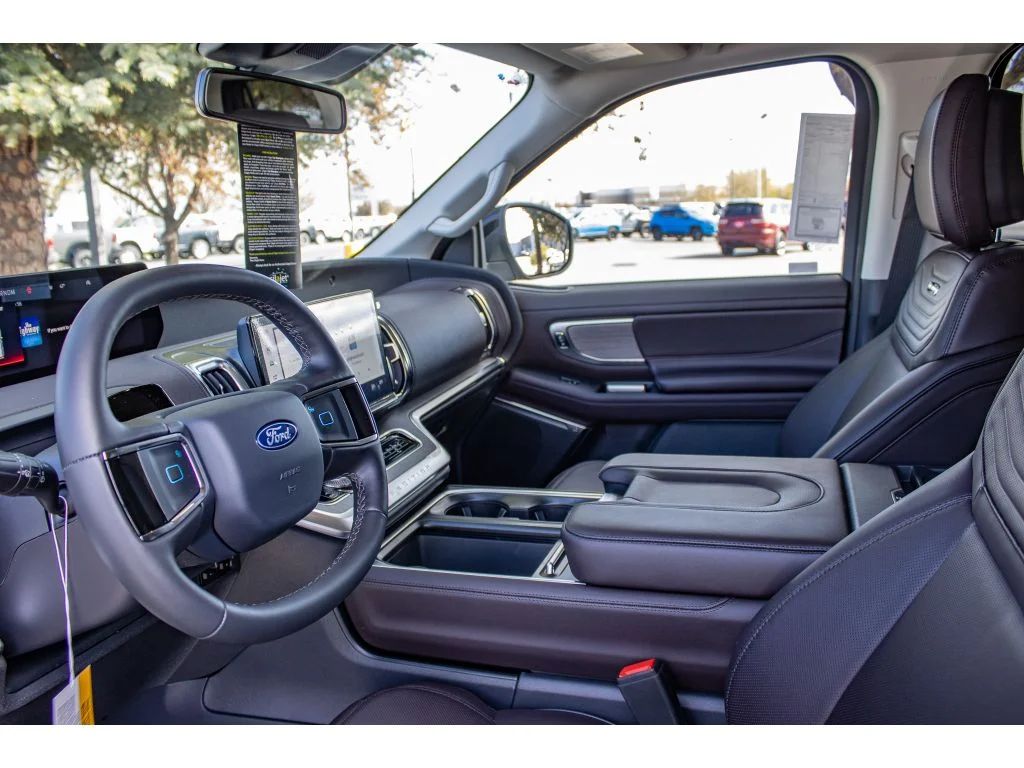 New 2026 Star White Metallic Tri-Coat Ford Platinum® image 41
