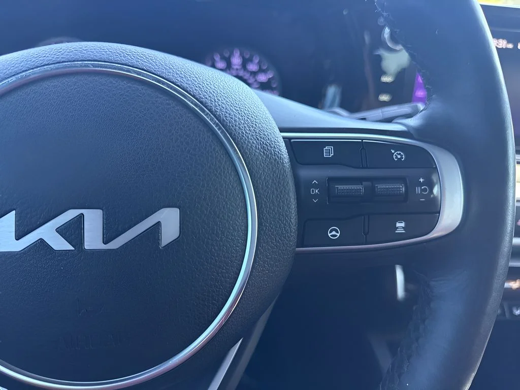 Used 2023 White Kia GT-Line image 15