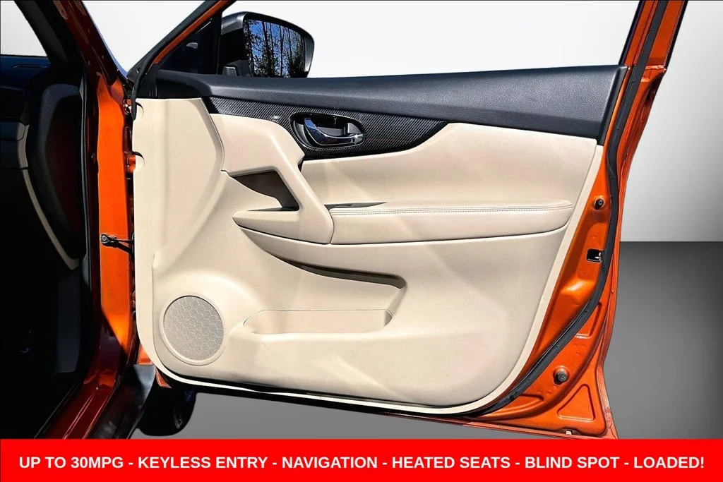 Used 2017 Orange Nissan SL image 33
