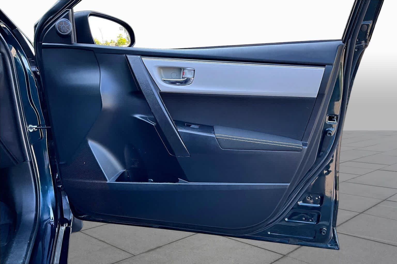 Used 2019 Galactic Aqua Mica Toyota LE image 22