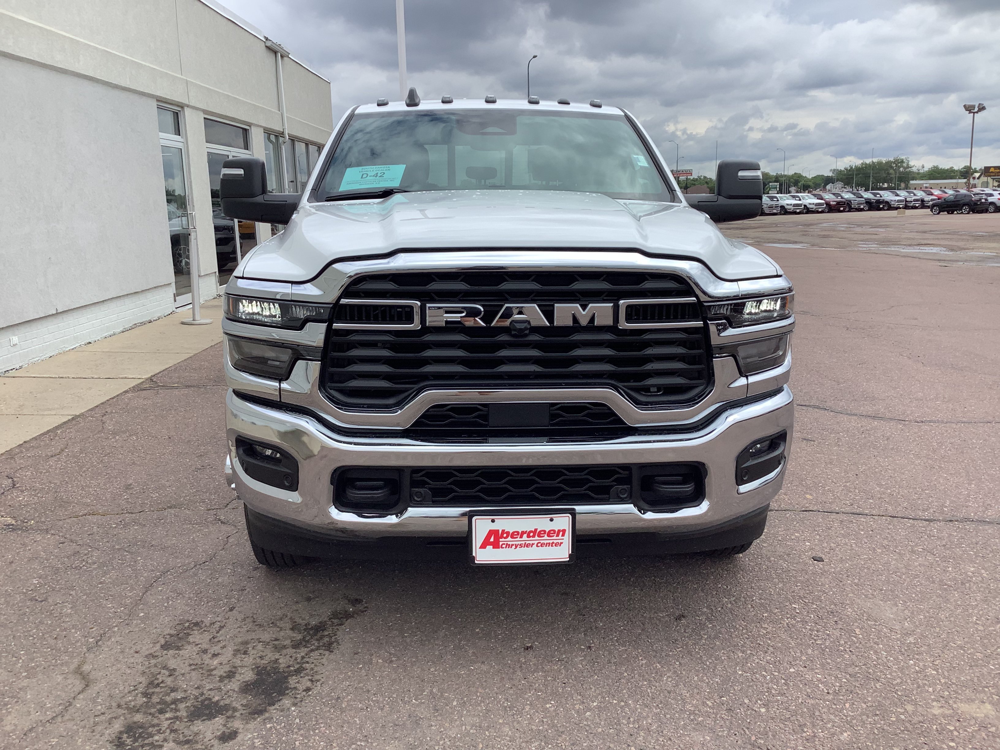 New 2026 Bright White Clear-Coat Exterior Paint RAM Tradesman image 3