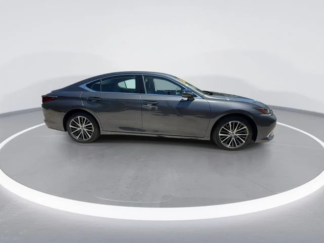 2025 Lexus ES 350 - Photo 9