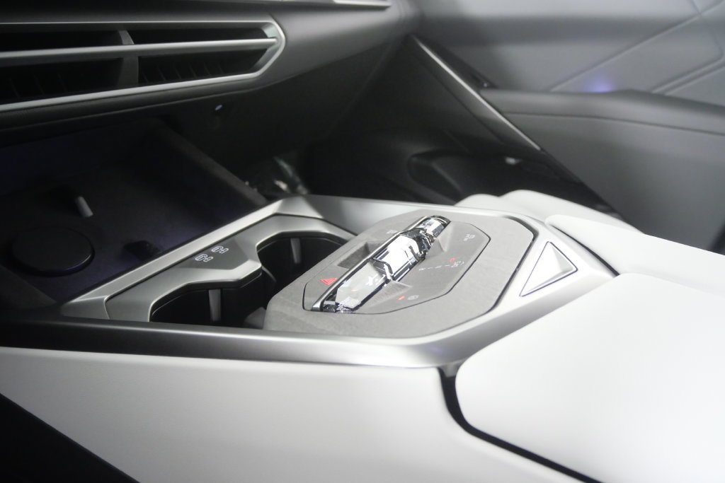 New 2027 Alpine White BMW  image 25
