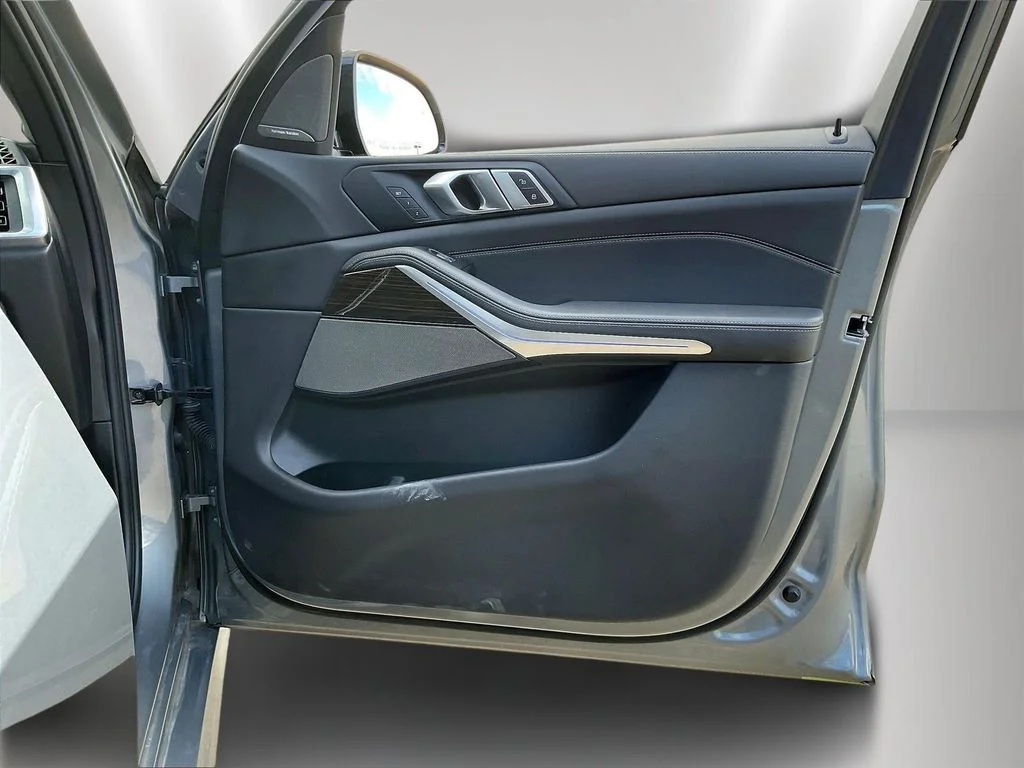 Used 2023 Skyscraper Gray Metallic BMW xDrive40i image 29