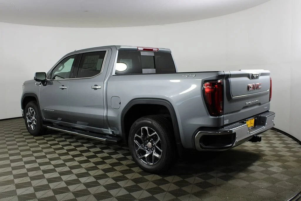 2026 GMC Sierra 1500 SLT - Photo 4
