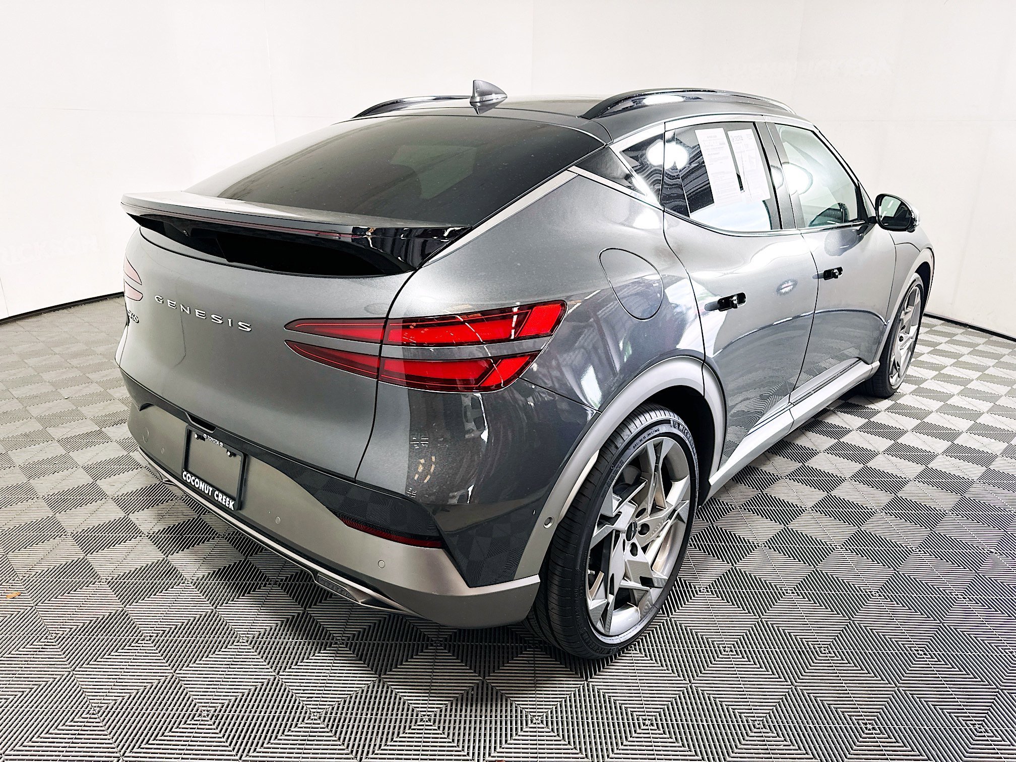 2023 Genesis GV60 thumbnail 5