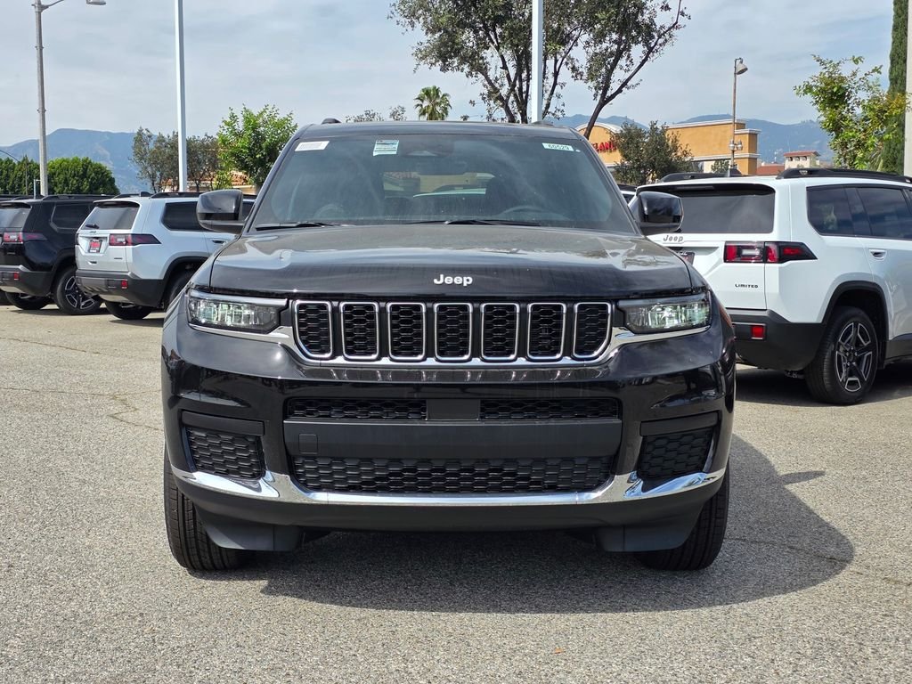 New 2026 Diamond Black Crystal Pearl-Coat Exterior Paint Jeep Laredo image 2