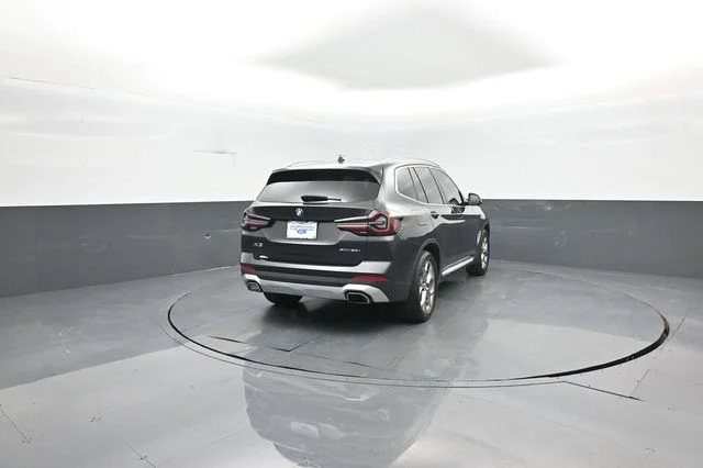 Used 2022 Dark Graphite BMW xDrive30i image 7