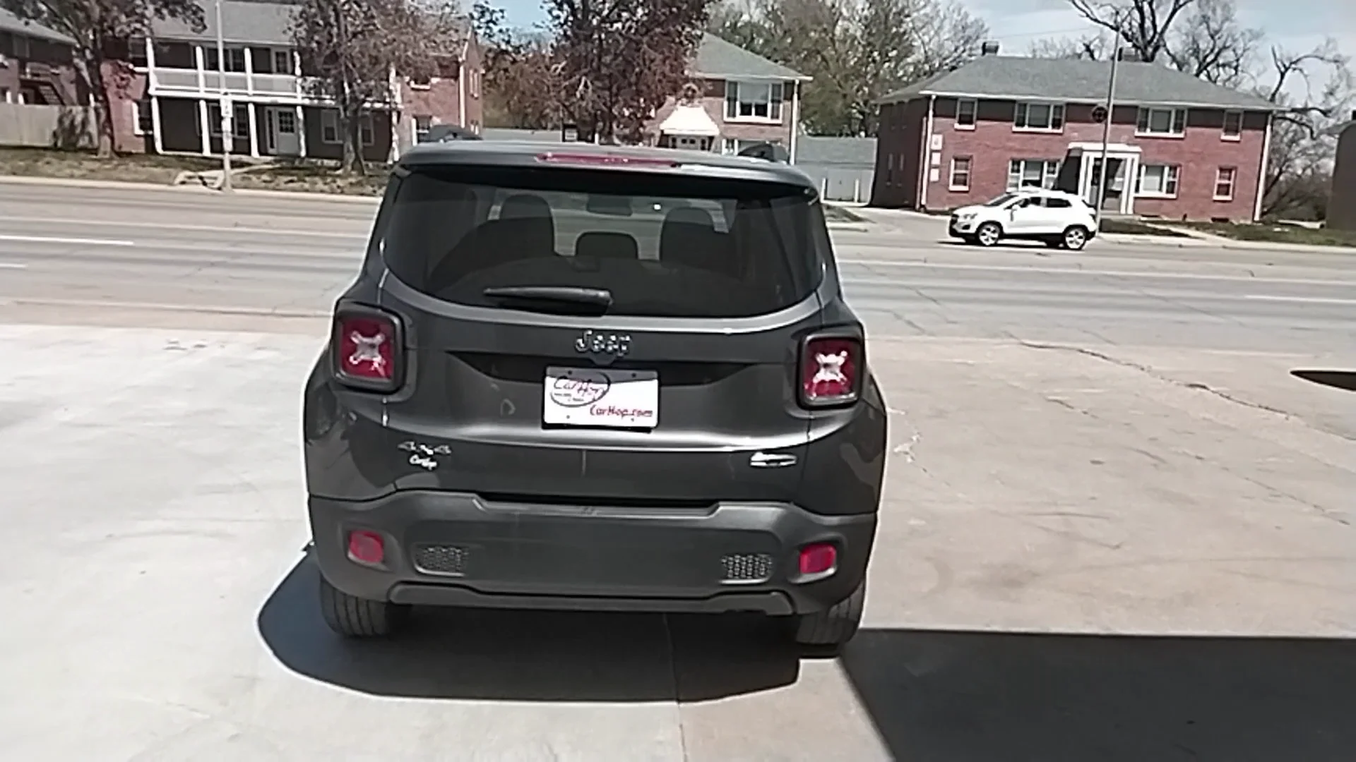 Used 2017 Gray Jeep LATITUDE image 6