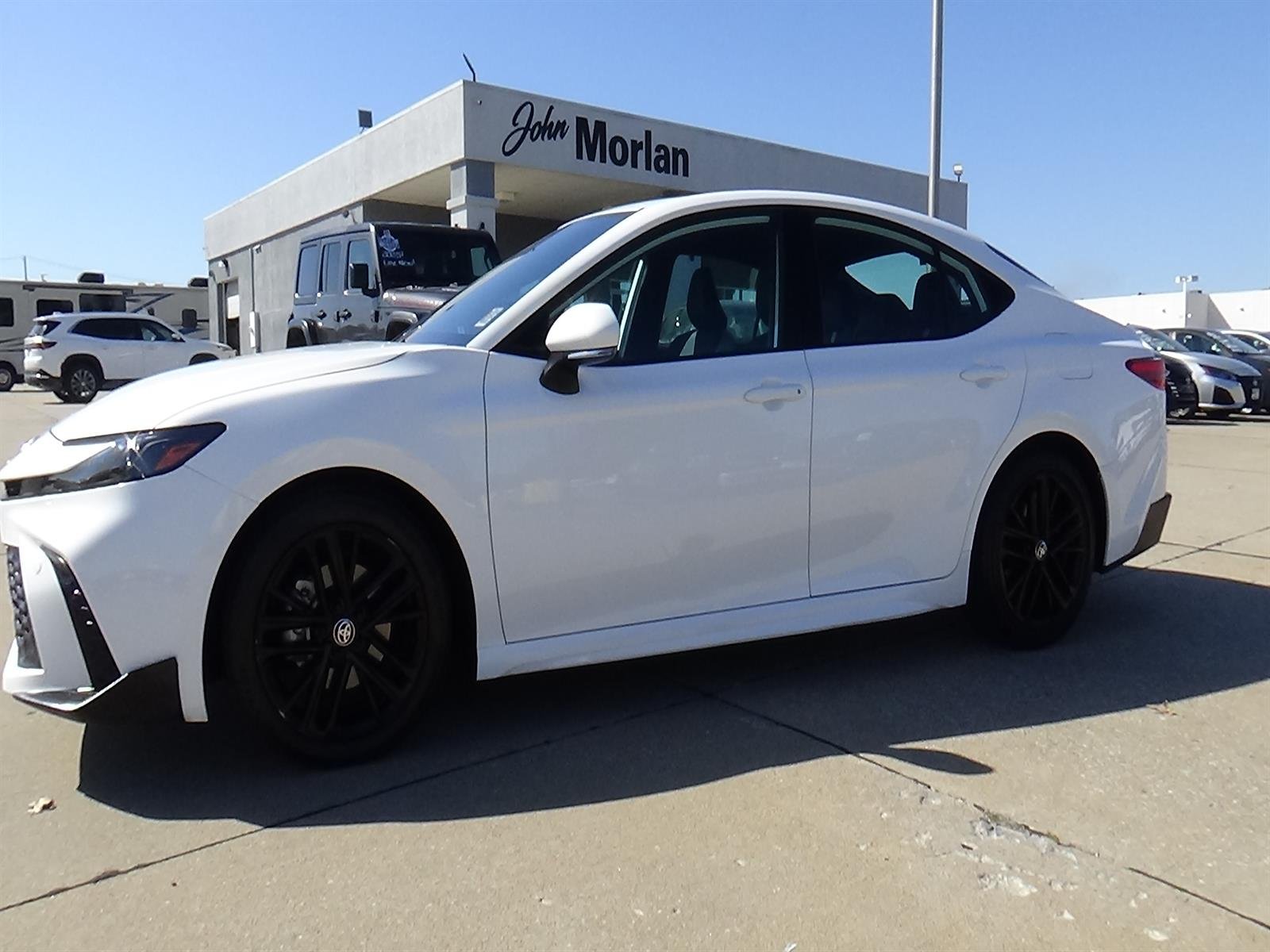 Used 2025 Ice Cap Toyota SE image 1