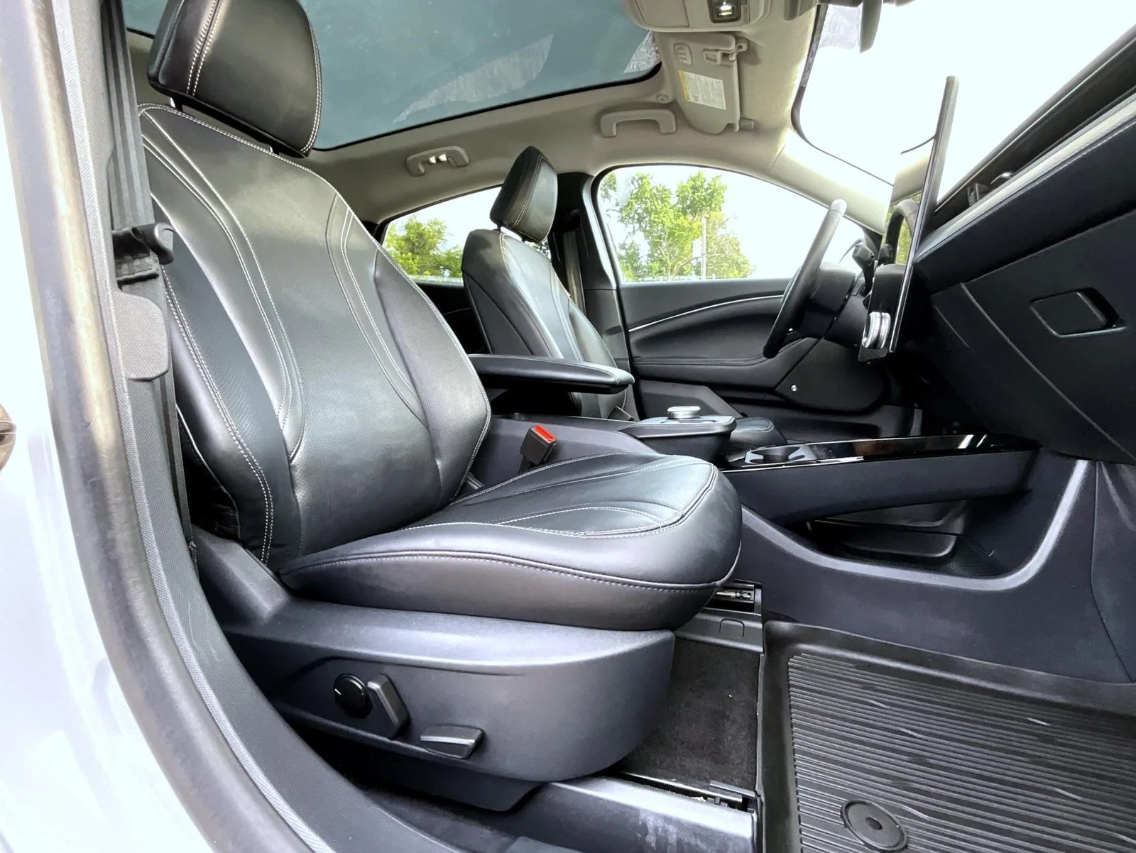 Used 2023 White Ford Premium image 18