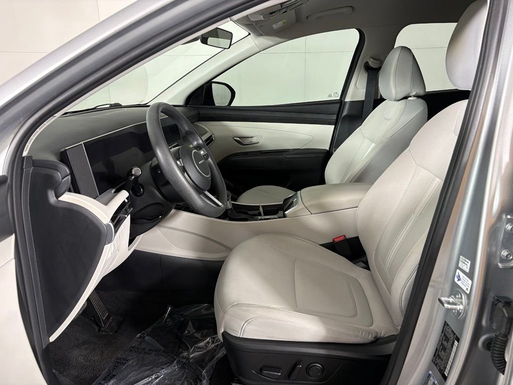 Used 2025 Silver Hyundai SEL image 17