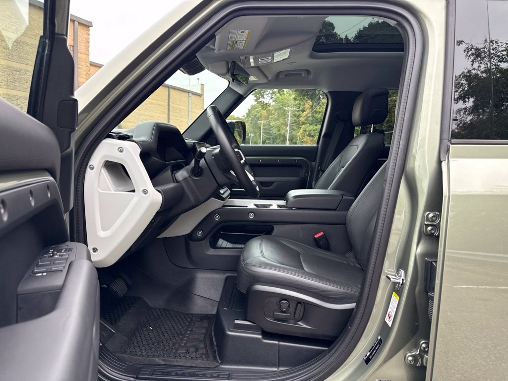 Used 2025 Green Land Rover S image 13