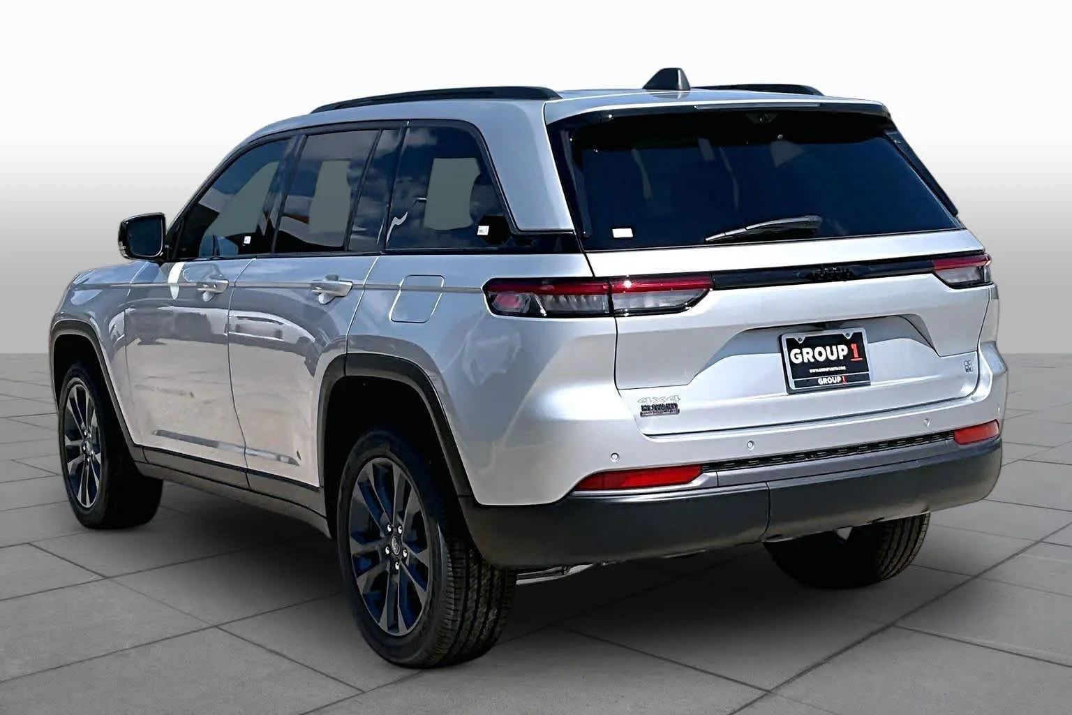 New 2026 Silver Zynith Exterior Paint Jeep 85th Anniversary Edition image 13
