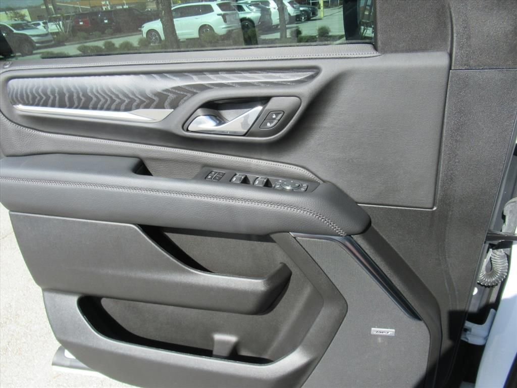 Used 2024 White GMC Denali image 23