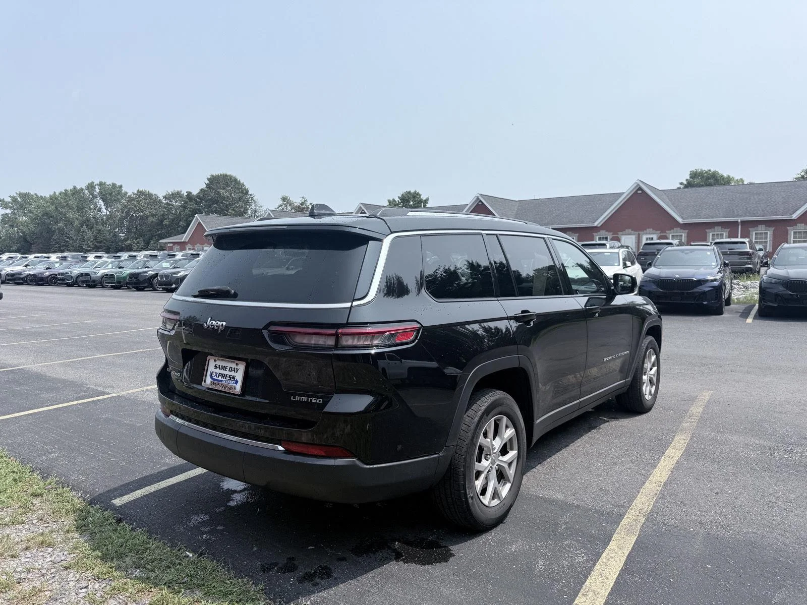 Used 2021 Diamond Black Crystal Pearlcoat Jeep Limited image 6