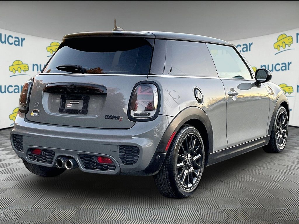 Used 2018 Gray MINI Base image 6