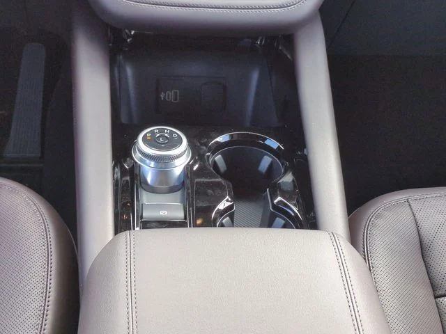 New 2026 Star White Metallic Tri-Coat Ford Platinum™ image 19