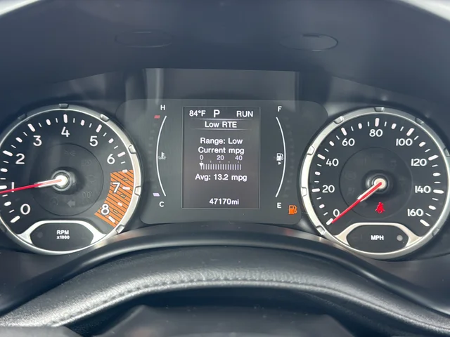 Used 2023 White Jeep Latitude image 19