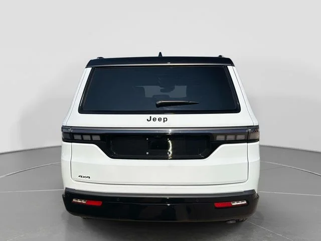 New 2026 Bright White Clear-Coat Exterior Paint Jeep Upland image 5