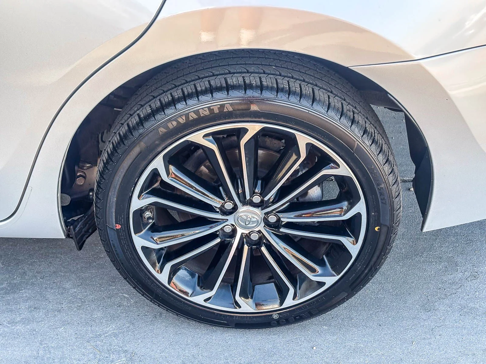 Used 2015 Classic Silver Metallic Toyota S Plus image 11