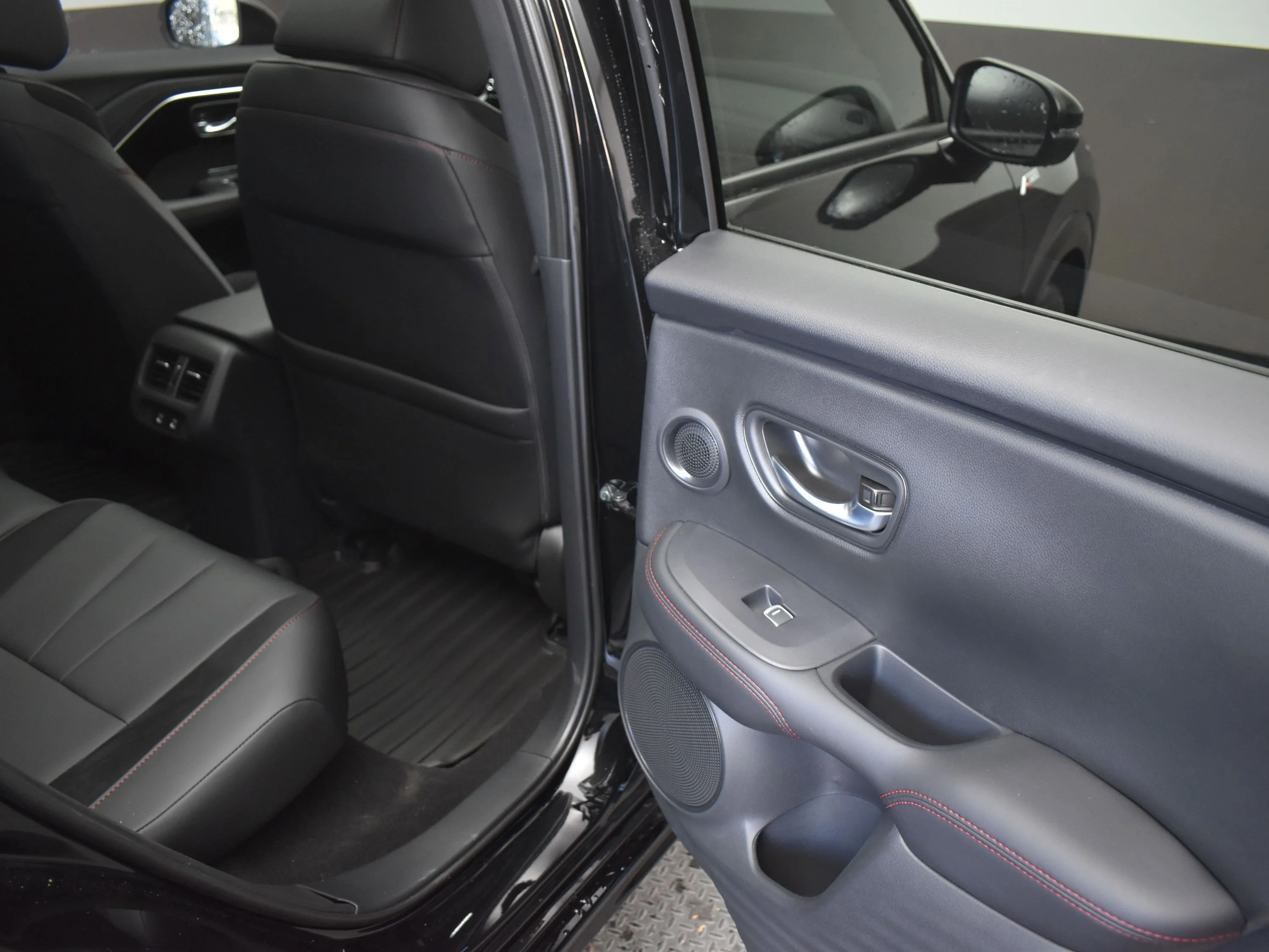New 2025 Crystal Black Pearl Acura w/A-Spec Advance Package image 25