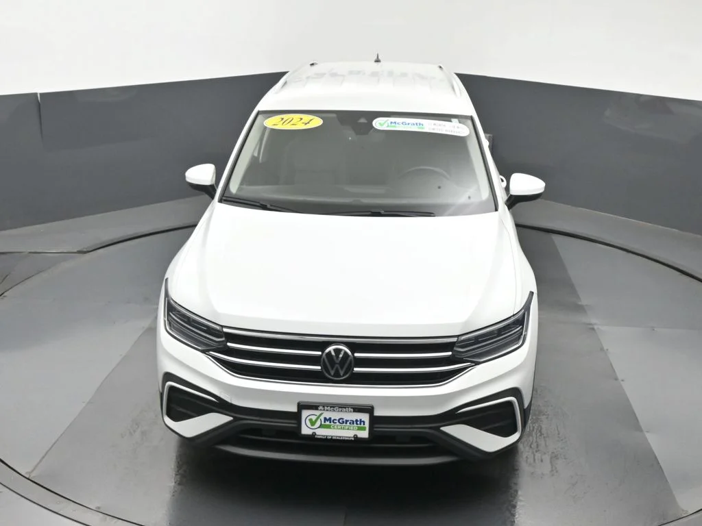Used 2024 White Volkswagen 2.0T SE image 26