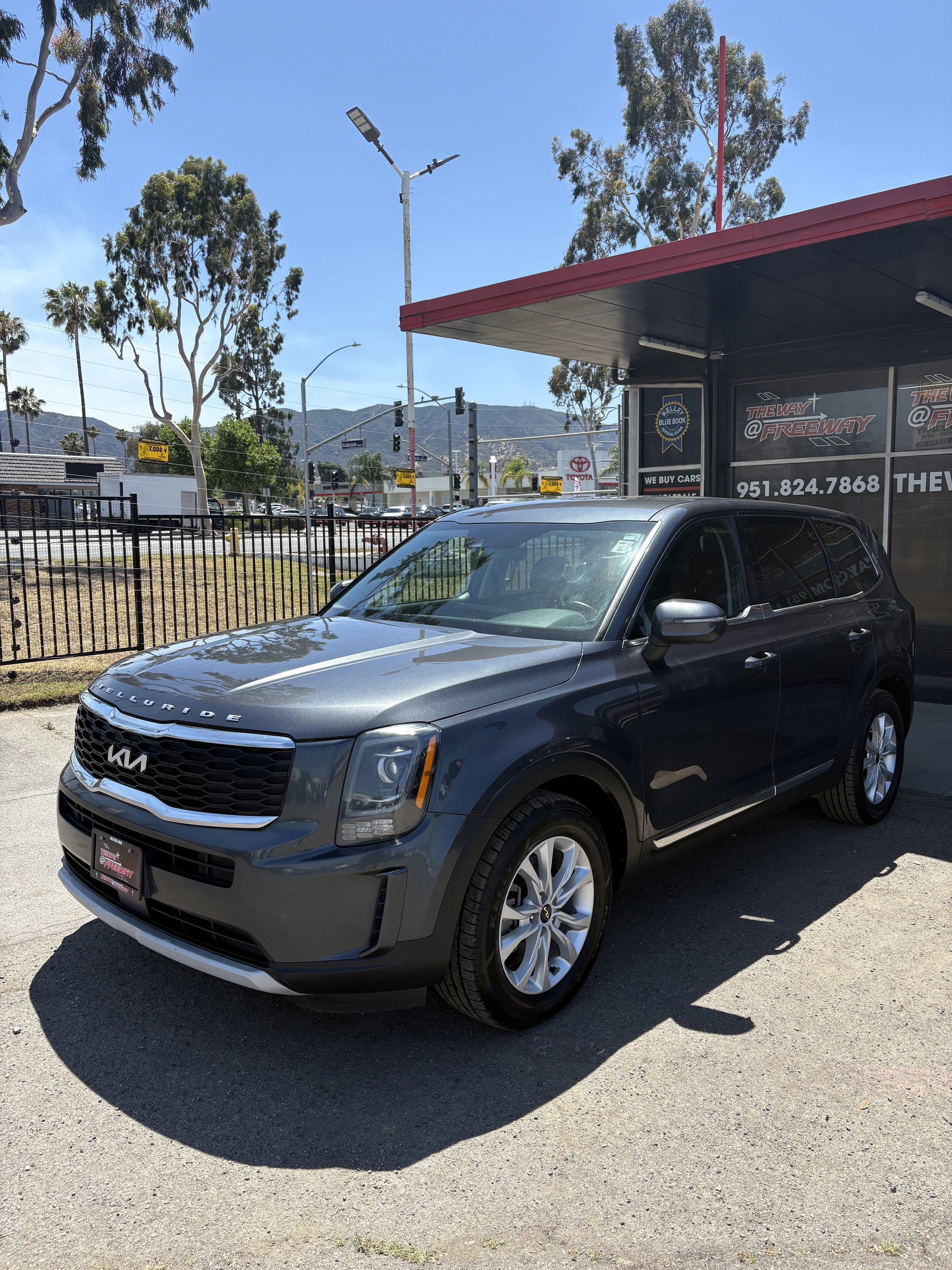 2022 Kia Telluride LX AWD's photo