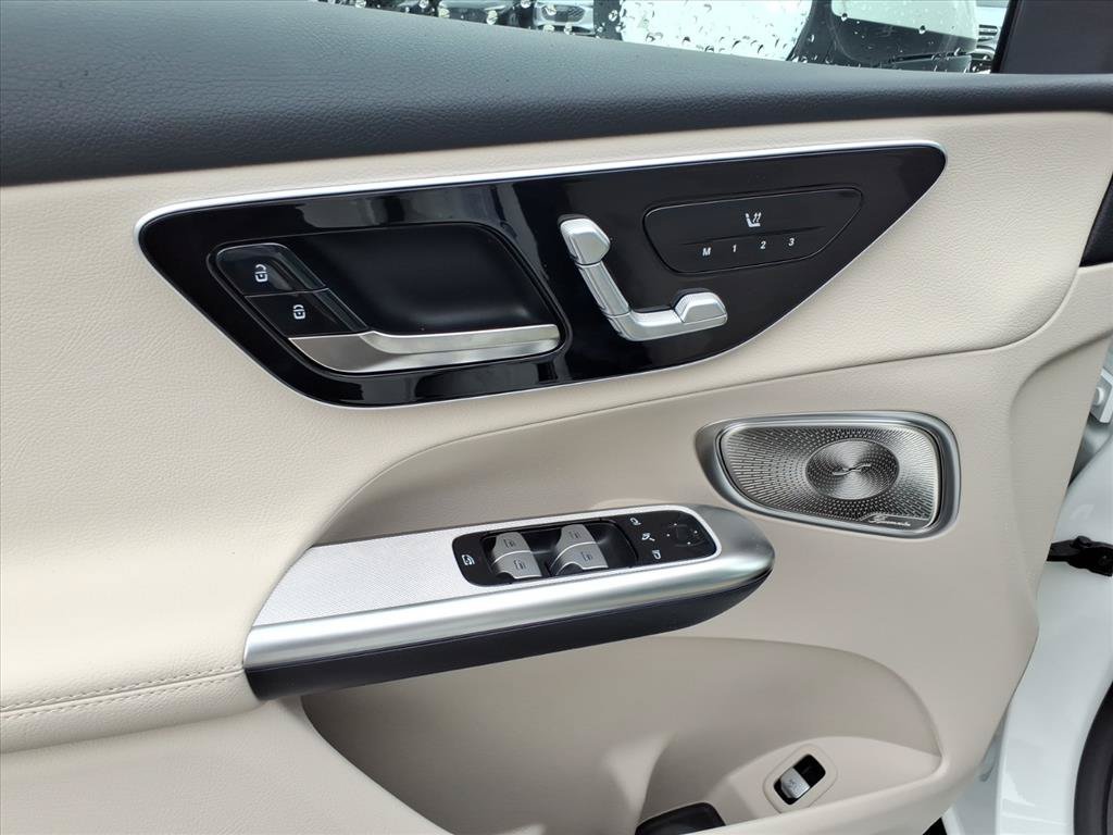 New 2026 Polar White Mercedes-Benz GLC 300 image 13