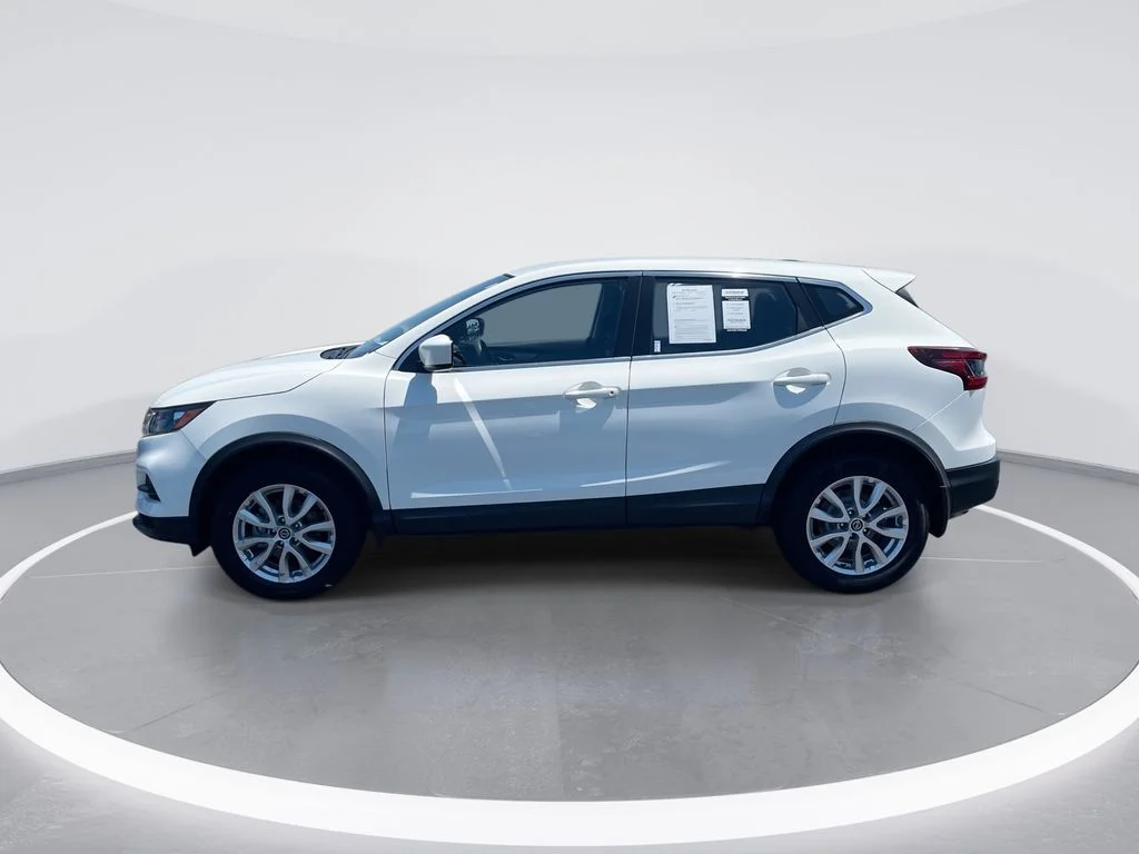 Used 2022 White Nissan S image 5