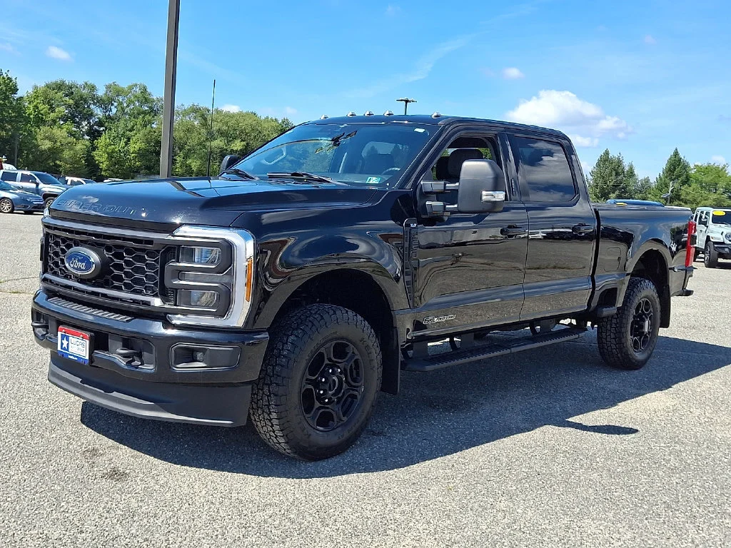 Used 2023  Ford XL image 6