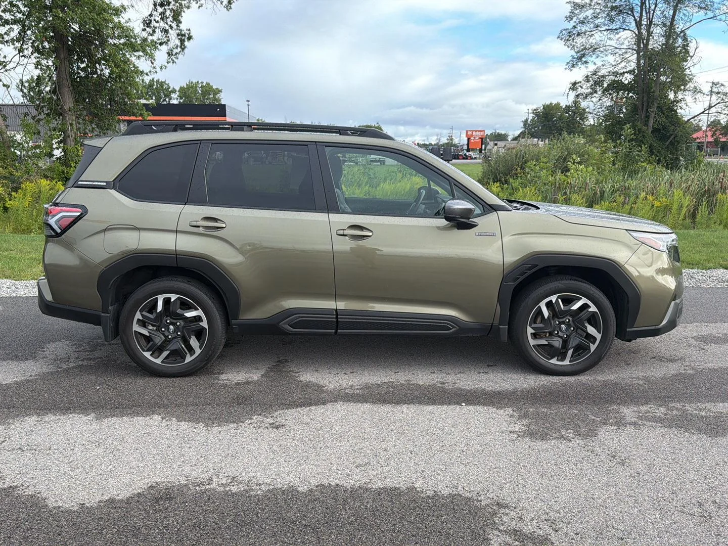 Used 2025 Autumn Green Metallic Subaru Limited Hybrid image 3