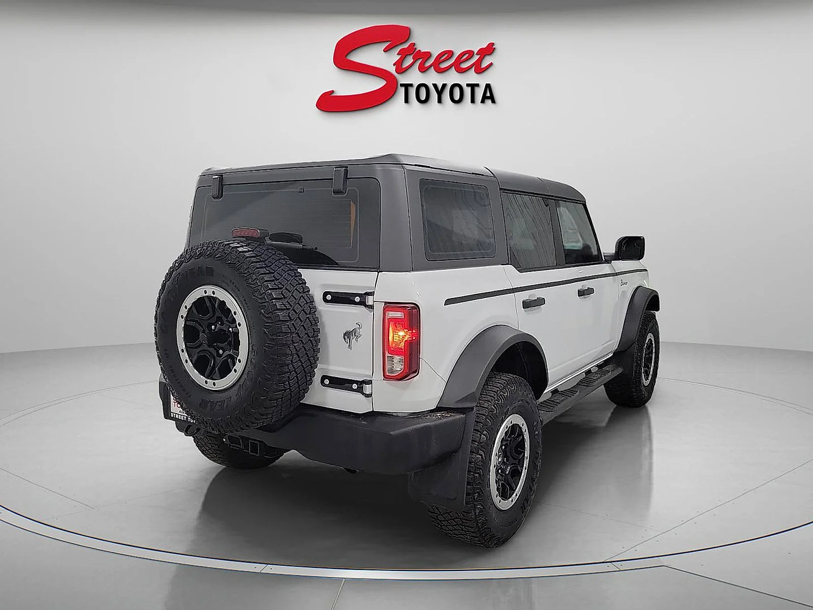 Used 2022 White Ford  image 4