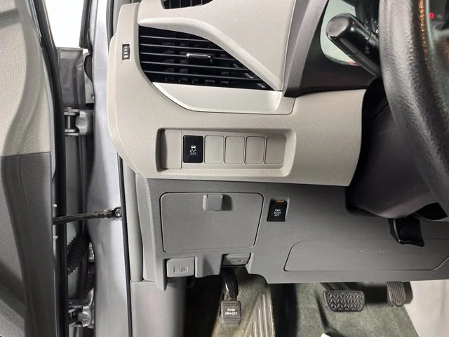 Used 2015 Silver Toyota LE image 18
