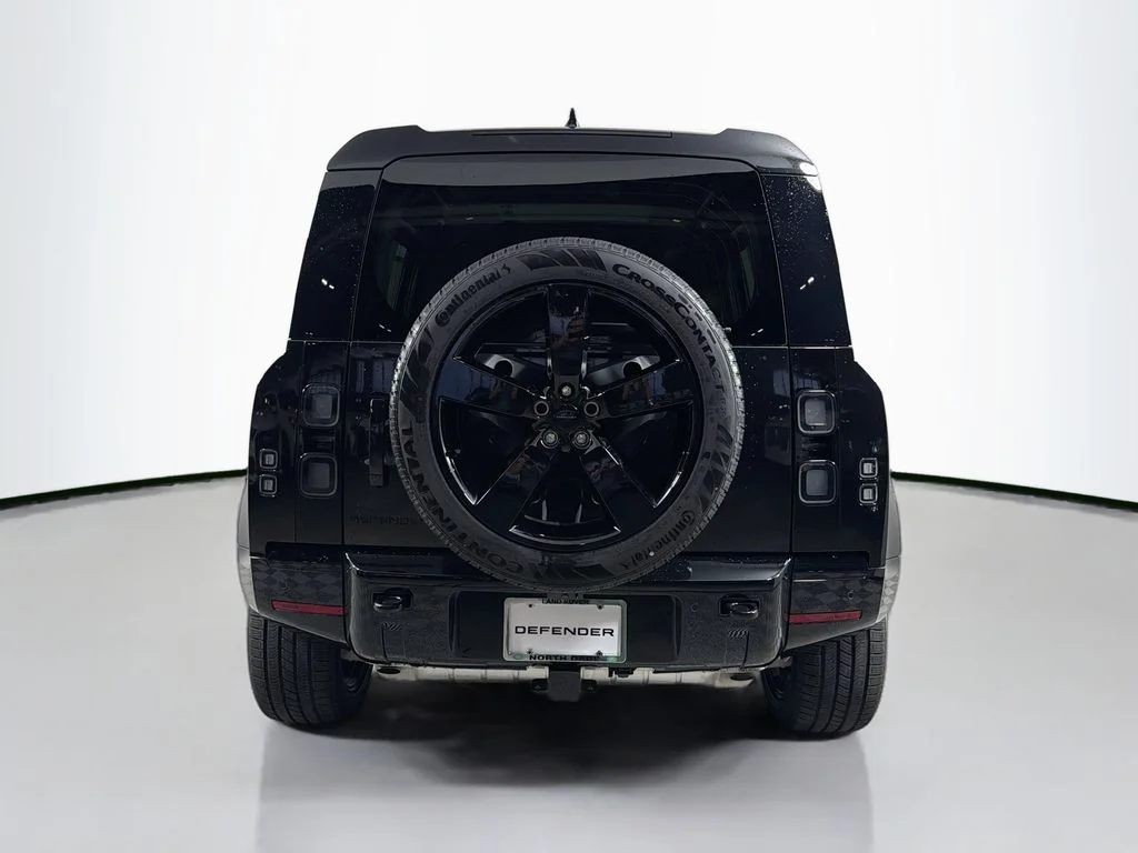New 2026 Santorini Black Metallic Land Rover X-Dynamic SE image 6