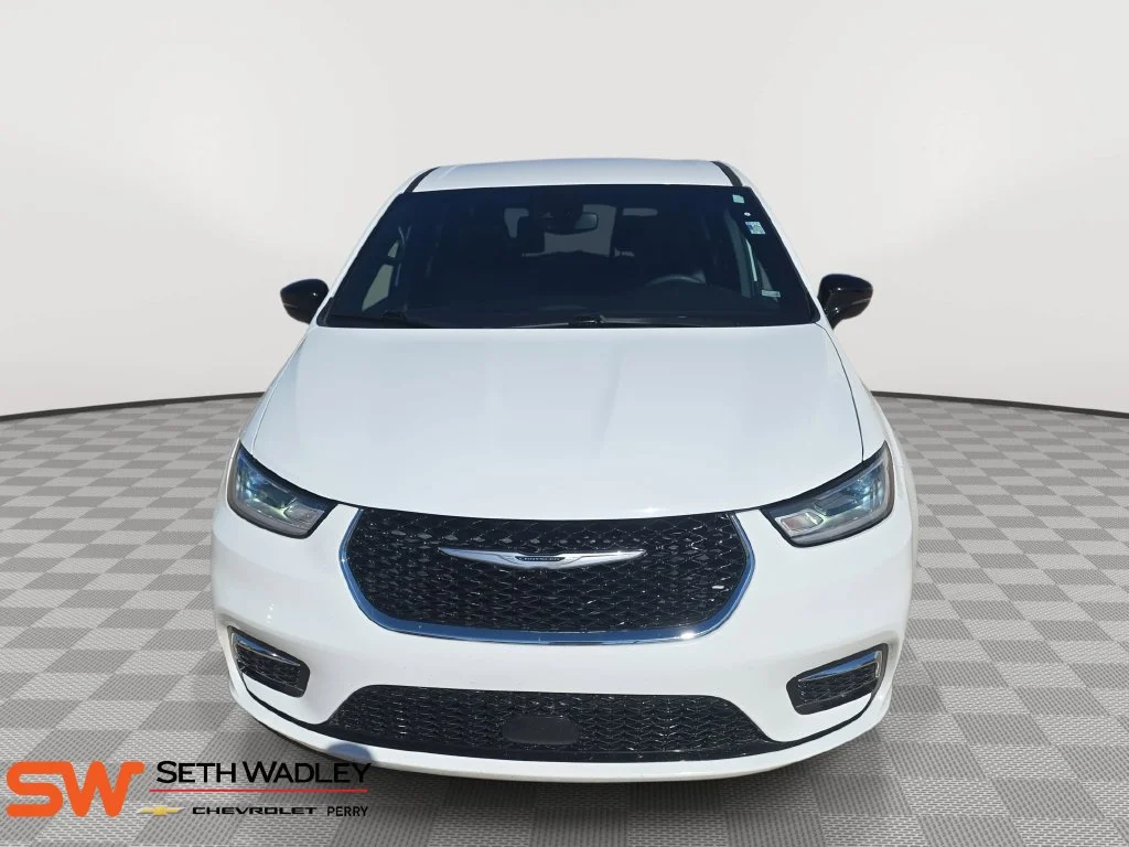 Used 2025 Bright White Clearcoat Chrysler Select image 2