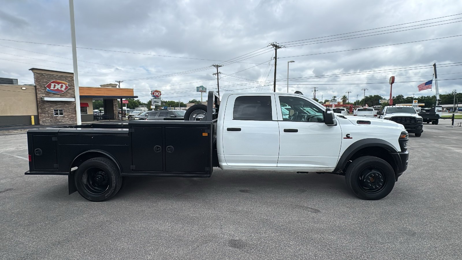 New 2026 Bright White Clear-Coat Exterior Paint RAM Tradesman image 4