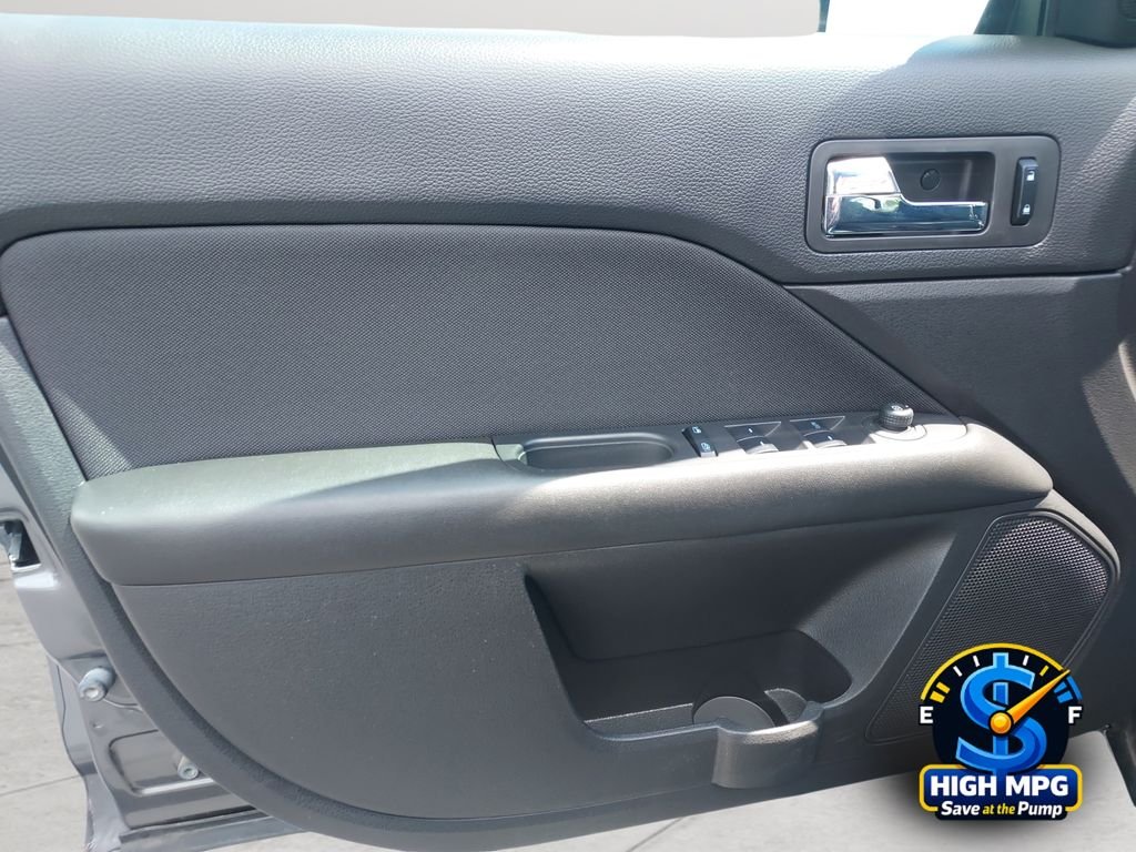 Used 2010 Gray Ford SE image 25