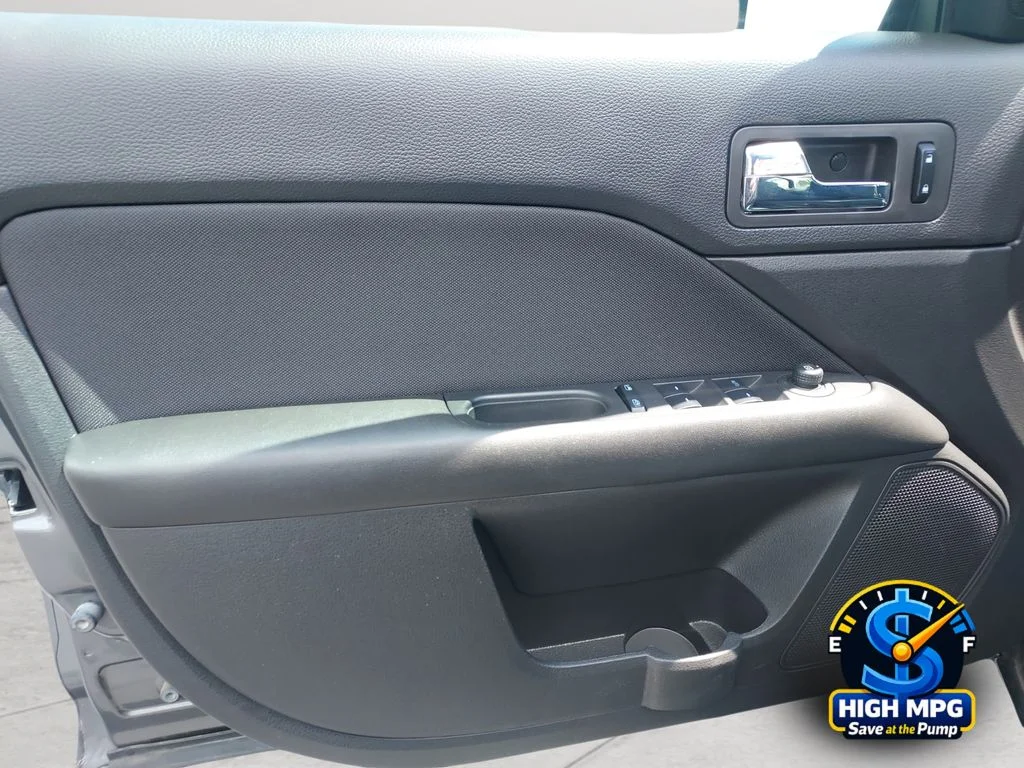 Used 2010 Gray Ford SE image 25