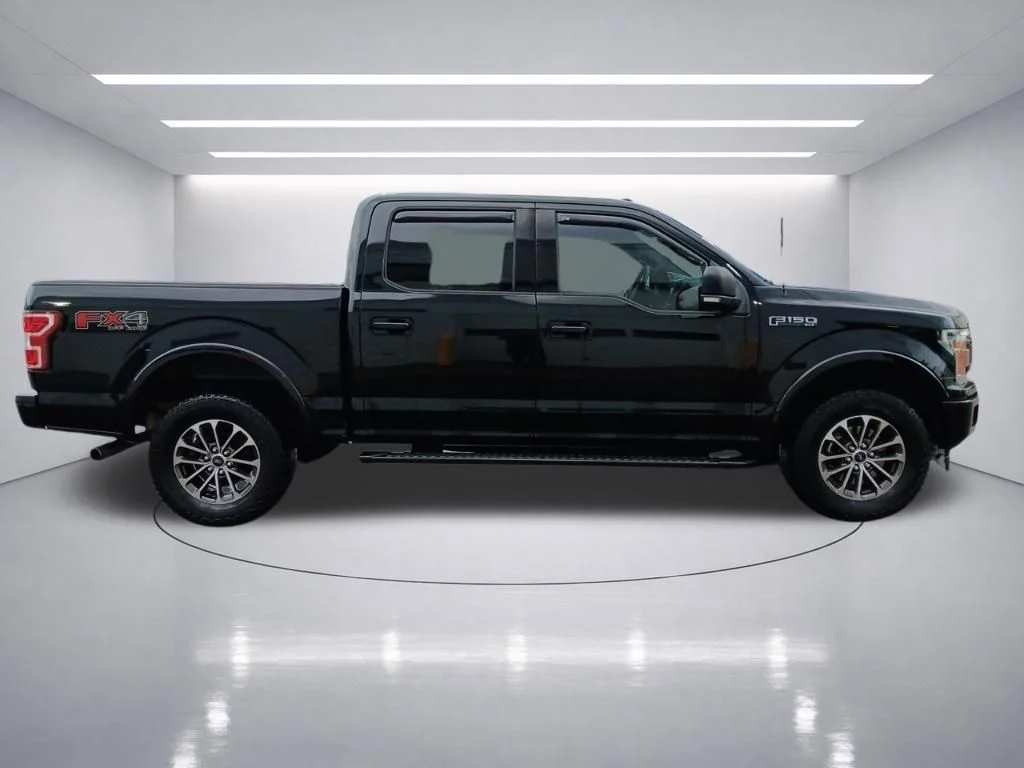 Used 2018 Shadow Black Ford XLT image 20