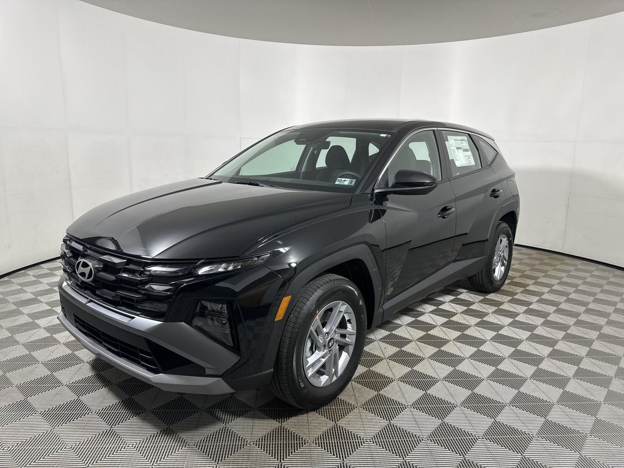 New 2026 Phantom Black Hyundai SE image 3