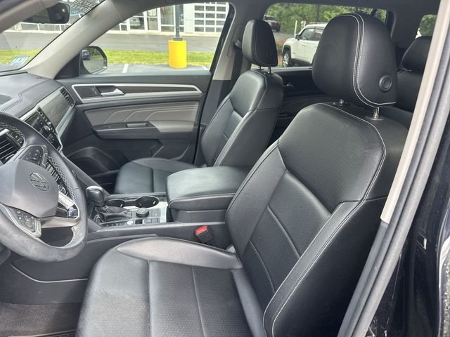 Used 2023 Black Volkswagen 3.6L V6 SE w/Technology image 15