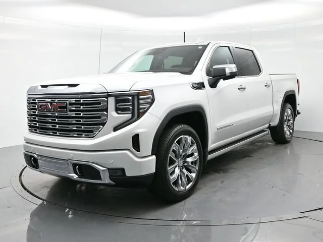 Used 2025 White Frost Tricoat GMC Denali image 3