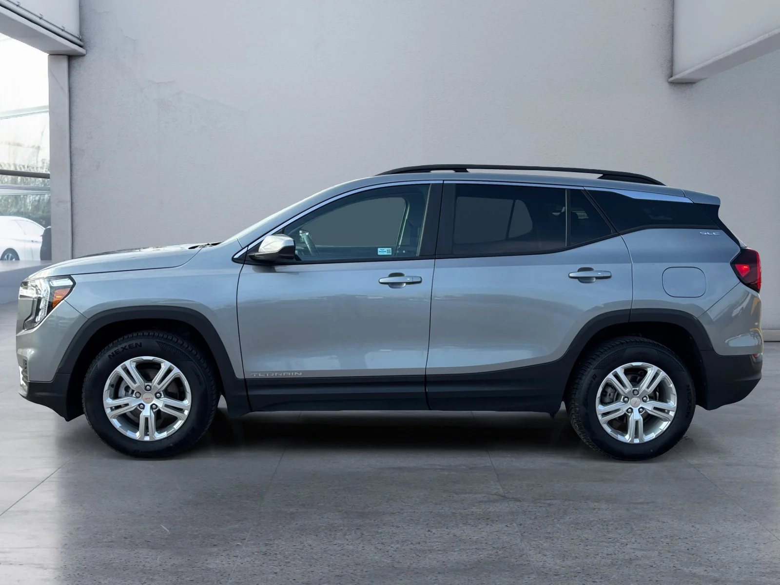 Used 2024 Summit White GMC SLE image 2