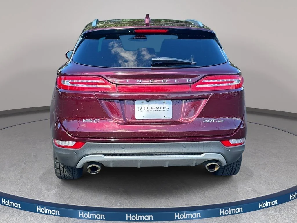 Used 2017 Red Lincoln Reserve image 6