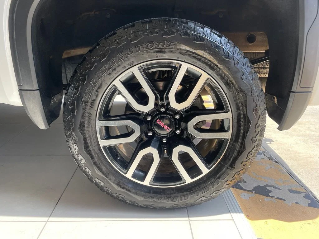 Used 2023 White GMC AT4 image 17
