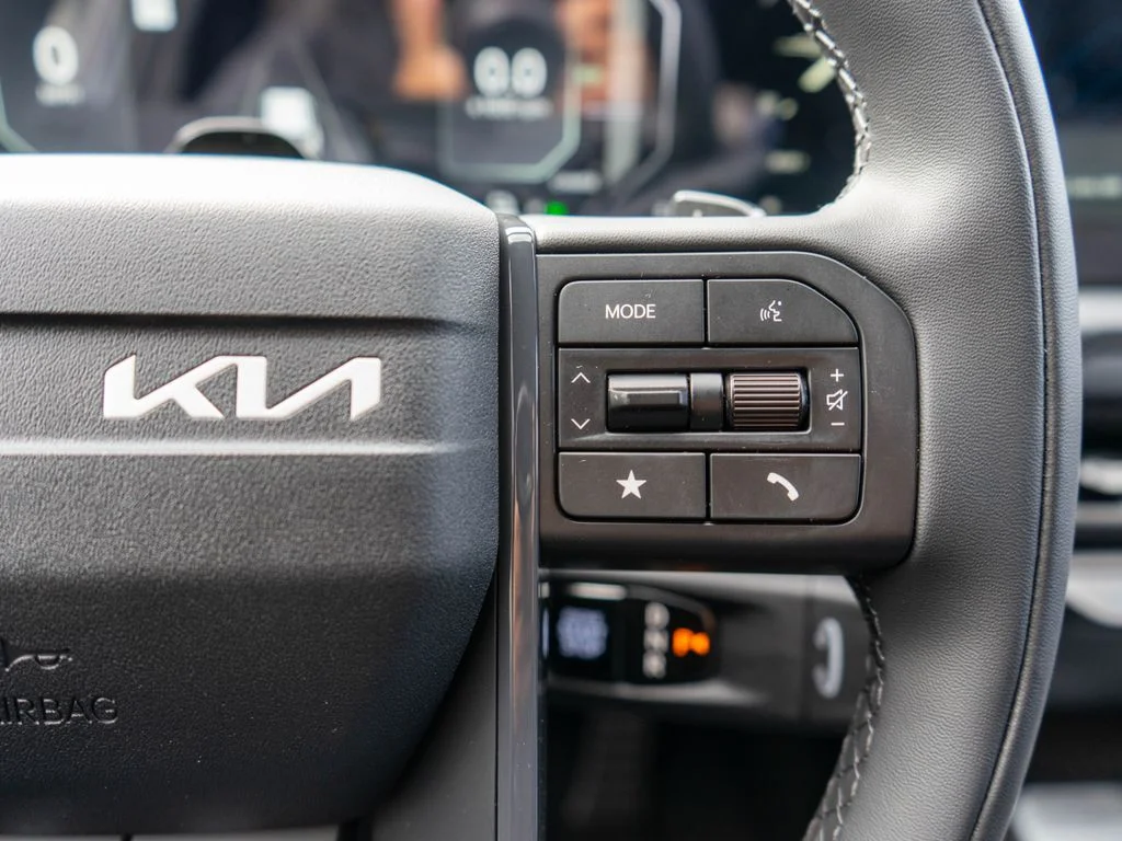 New 2027 Glacial White Pearl Kia X-LINE SX image 23
