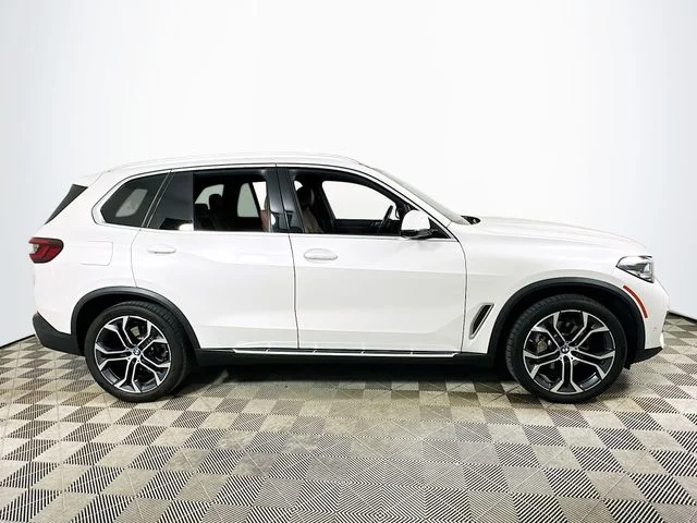 Certified Used 2022 White BMW sDrive40i image 2