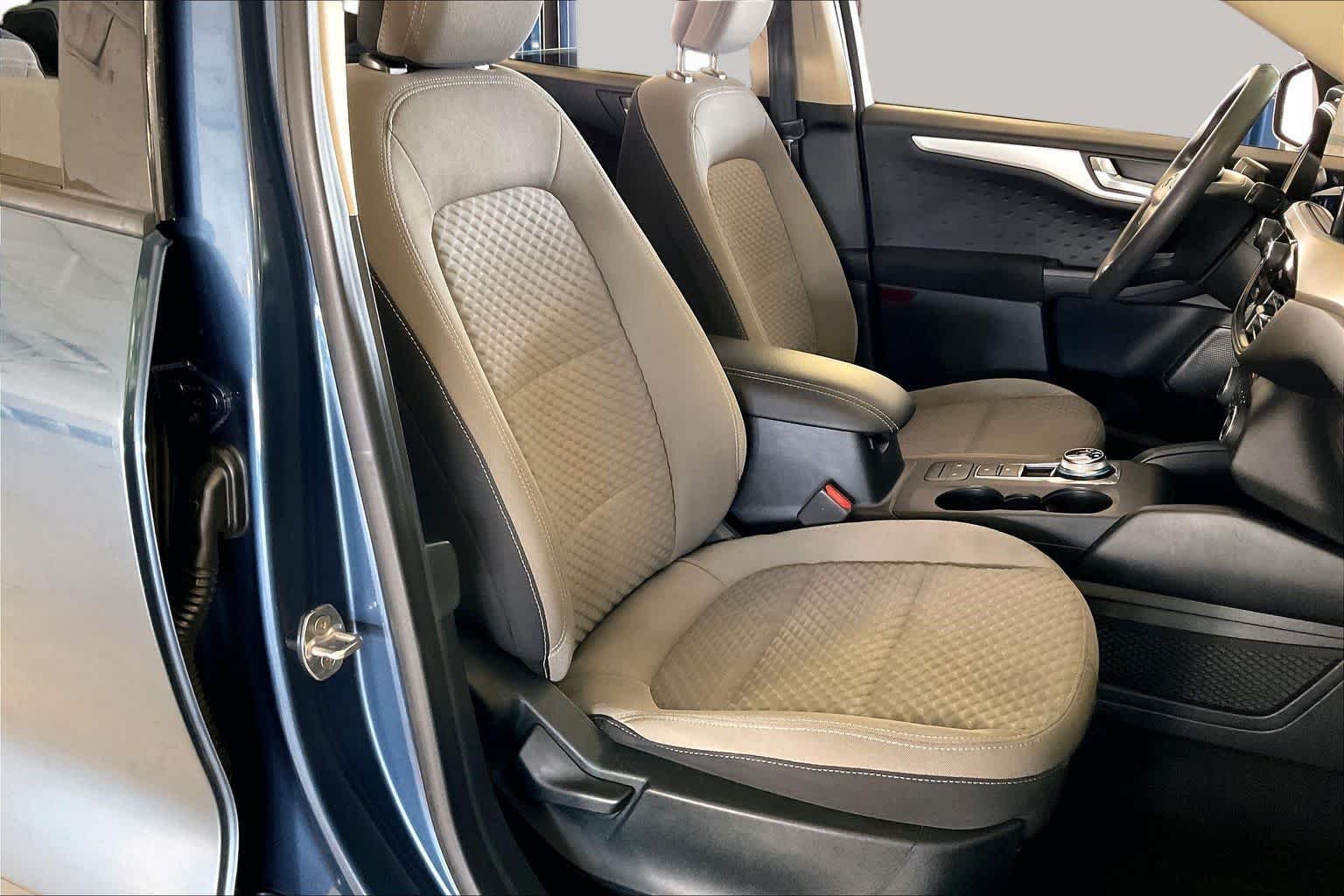 Used 2020 Blue Metallic Ford SE image 8